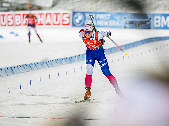 Lucie Charvátová dojí�dí do cíle sprintu.