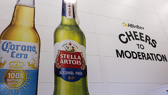 Pivovarnický gigant AB InBev. Ve svém závod� ve m�st� Magor v ji�ním Walesu...