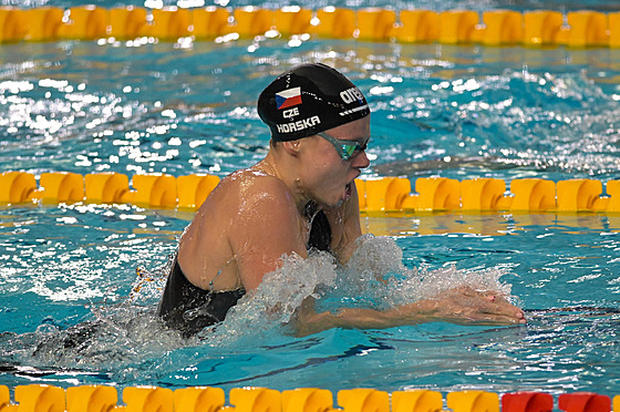 Plavkyn� Kristýna Horská ve finále dvoustovky prsa.