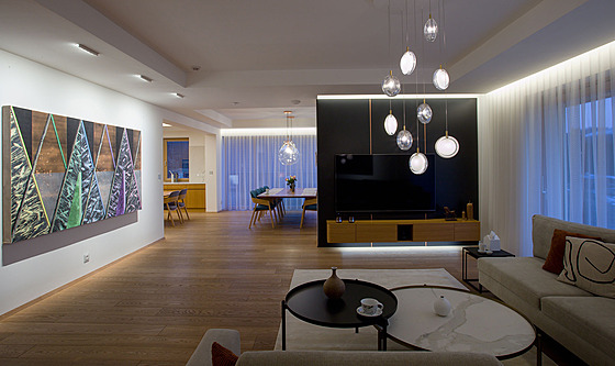 V�t�inu osv�tlení je mo�né stmívat. Je nap�íklad od výrobc� Bomma, Preciosa,...