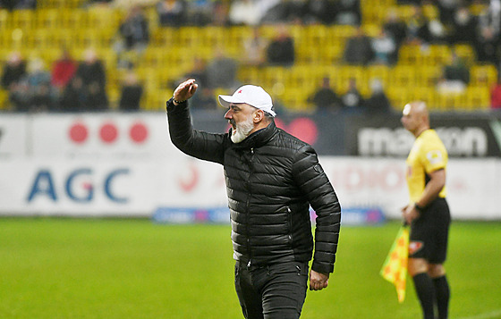 Slávistický kou� Jind�ich Trpi�ovský b�hem utkání s Teplicemi.