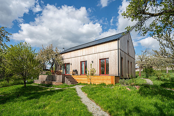 Rodinný d�m s dispozicí 4+kk má u�itnou plochu 145 metr� �tvere�ních. 