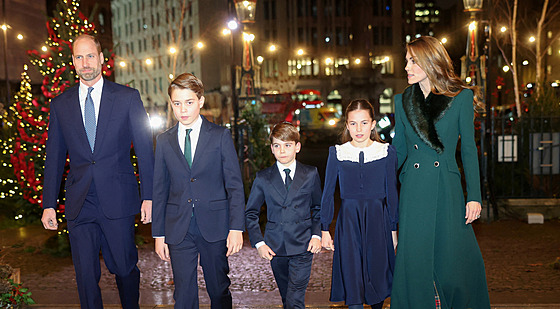 Princ William, princ George, princ Louis, princezna Charlotte a princezna Kate...