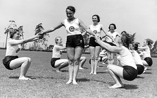 Techtle mechtle pod svastikou. Inzerát na Hitlerovu árijskou utopii uhranul Němce