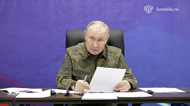 Donbas získáme vojensky či jinak, pohrozil Putin. Části mírového plánu odmítá