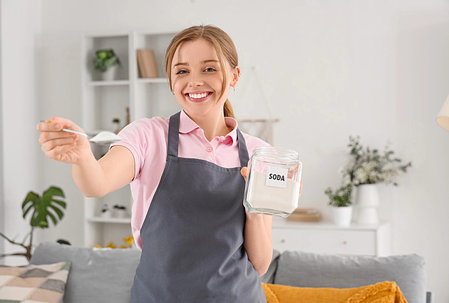 Jedlá soda místo kosmetiky? Populární trend z TikToku může poškodit pleť