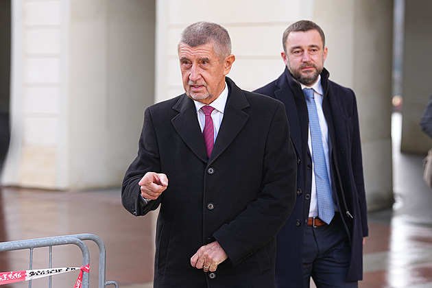 Na Hrad měl jet i na invalidním vozíku, řekl Babiš k Turkově vyhřezlé ploténce
