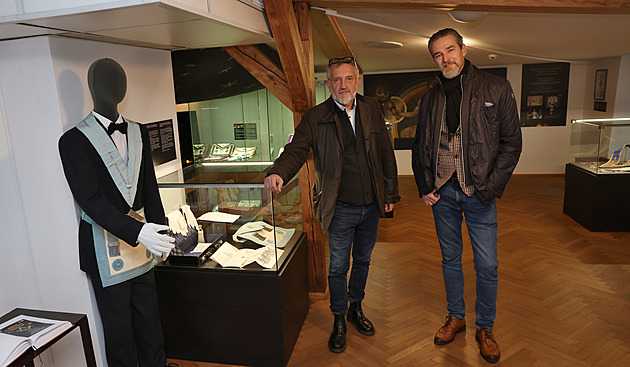 Výstava Svtlo v temnotách pipomíná 90 let od vzniku ostravské lóe svobodných...