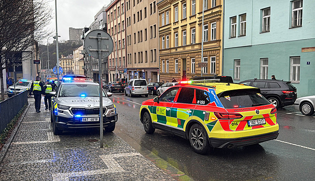 Znělo to jako střelba. Policie zasahovala ve škole na Žižkově