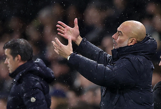 Tohle mi hráči nesmí dělat, přišel jsem o vlasy, žertoval Guardiola po přestřelce
