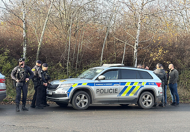 Ozbrojení lupiči v Praze přepadli byt, obyvatelům vyhrožovali a vzali elektroniku