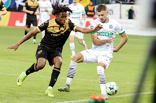 Fotbal podle primátora. Karviná kvůli korupci trne, proč lpěla na setrvání v lize?