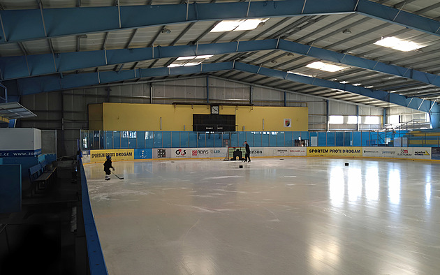 Zimák v Neratovicích zchátral příliš, bruslit se tam nebude. Kritici viní město