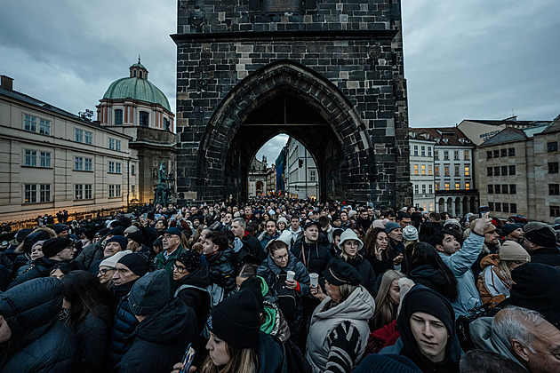 Praha narvaná turisty. Foto měsíce získala série Petra Topiče z MAFRY