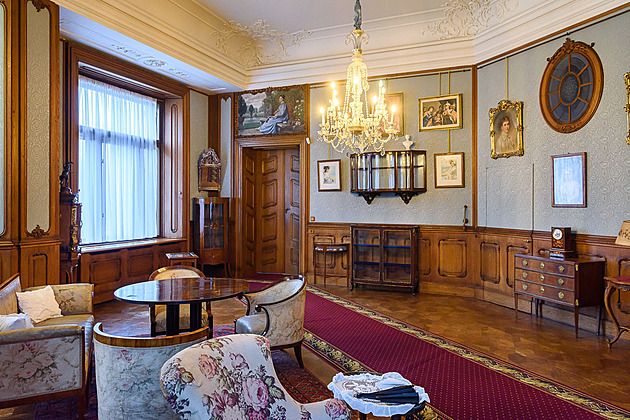 Restaurátoři zachránili další vzácné tapety na zámku v areálu zlínské zoo