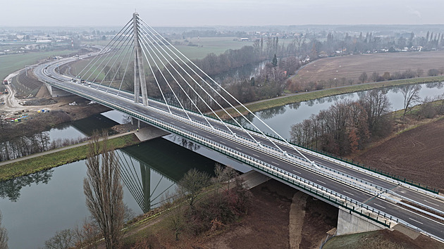 Nový obchvat překvapil a dopravě v centru ulevil, u Semtína má ale opačný efekt