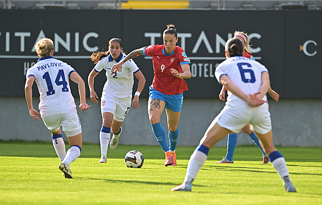Hořký konec. Fotbalistky se na kempu v Turecku rozloučily porážkou od Srbska