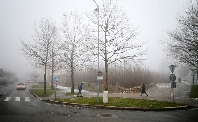 Developer sice v roce 2018 urychlil demolici zchátralého hotelu, ale zastavt...