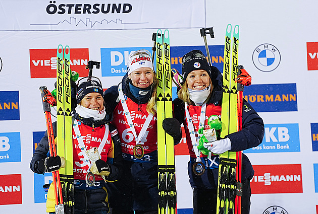 Sprint žen má překvapivou vítězku, Charvátová byla blízko nule na střelnici