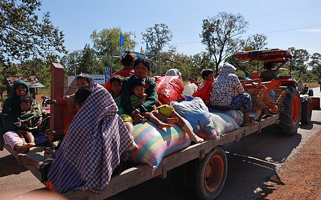 Boje mezi Thajskem a Kambodžou už vyhnaly z domovů půl milionu Kambodžanů