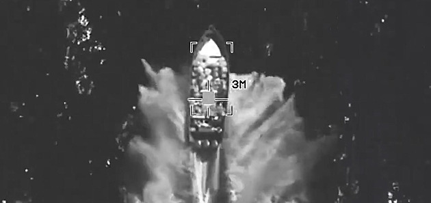 Armáda USA v boji proti pašerákům drog nepolevuje. V Pacifiku potopila další loď