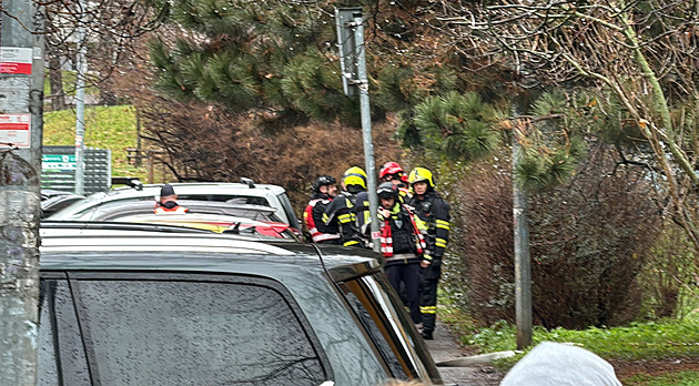 Zásahovka vtrhla k zabarikádovanému muži, v bytě měl kanystr s hořlavinou