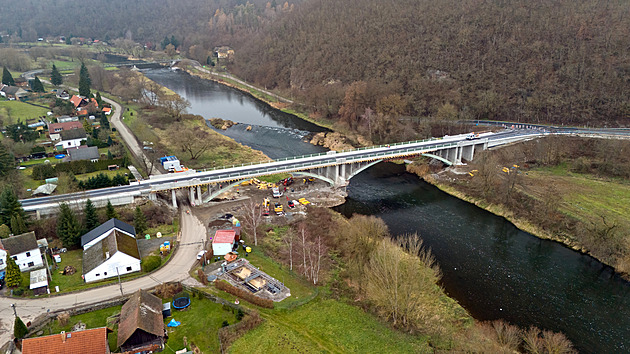 Rokycan bölgesindeki Liblín'de onarılan köprü açılacak, belediyeler kamyonların geri dönmesinden korkuyor