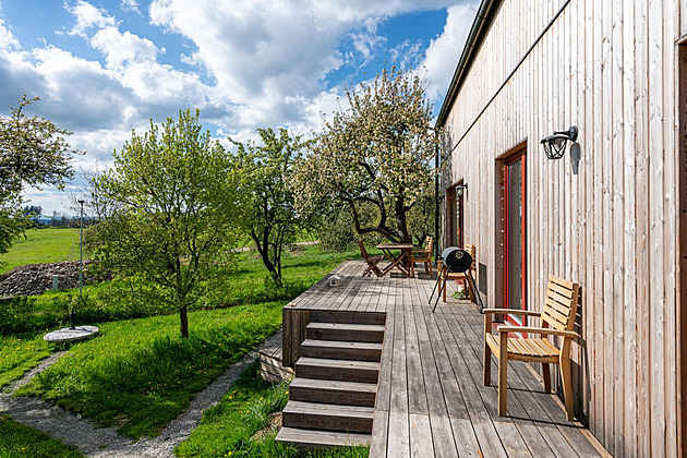 Vysněný modulární dům u Brna mají plně soběstačný. Dnes už se všemu jen smějí