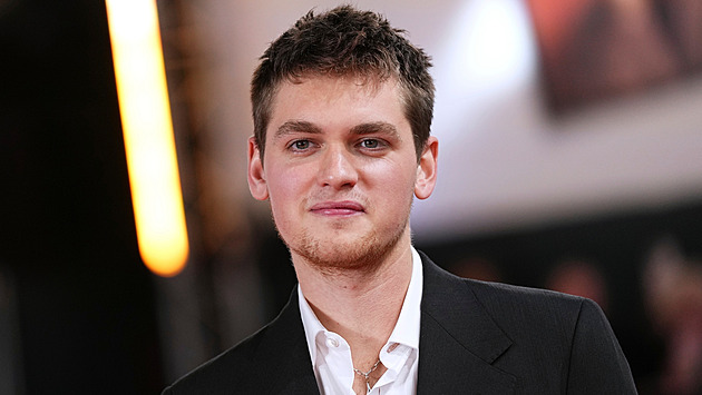 Nepo baby je hloupá nálepka, mé děti výhody nedostávají, říká Kate Winsletová