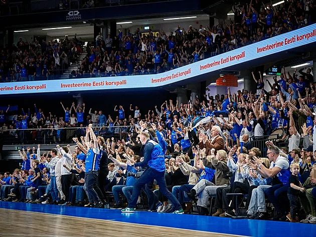 Bou�liv� eston�t� fanou�ci b�hem utk�n� s �eskem v kvalifikaci MS.