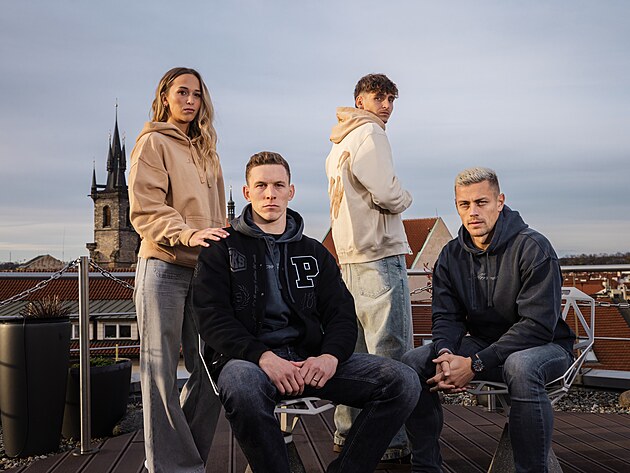 Luk� Provod nafotil kolekci Difference spolu s man�elkou Petrou a spoluhr��i...