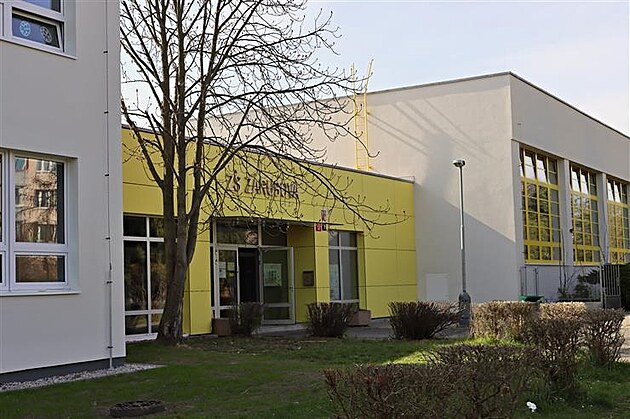 Základní kola Zárubova v Praze 12