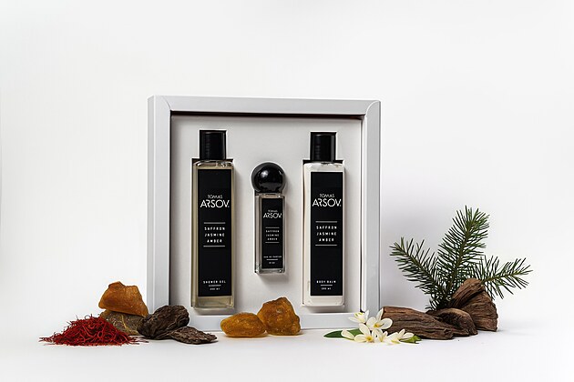 Tajemstv� dlouhotrvaj�c� v�n�: Jak vrstvit parf�m jako profesion�l a na co si...