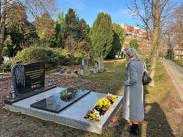 Pohled na pietní místo pro dárce tl na olomouckém ústedním hbitov ve tvrti...