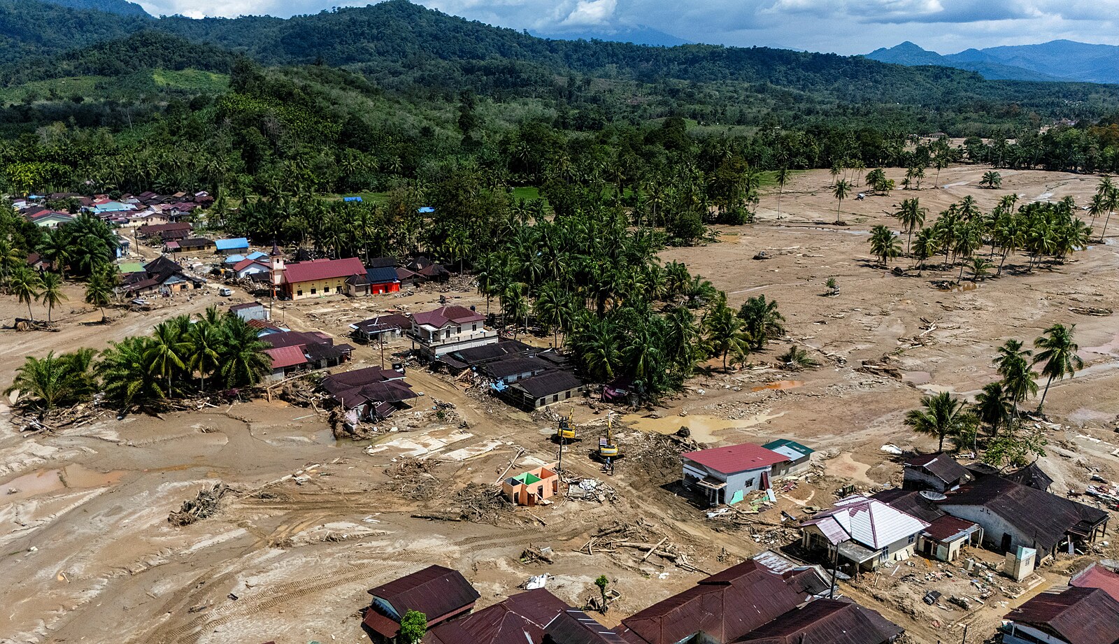 Záplavy v Asii si vyžádaly už 1 800 životů. Sumatře hrozí další deště, varují úřady