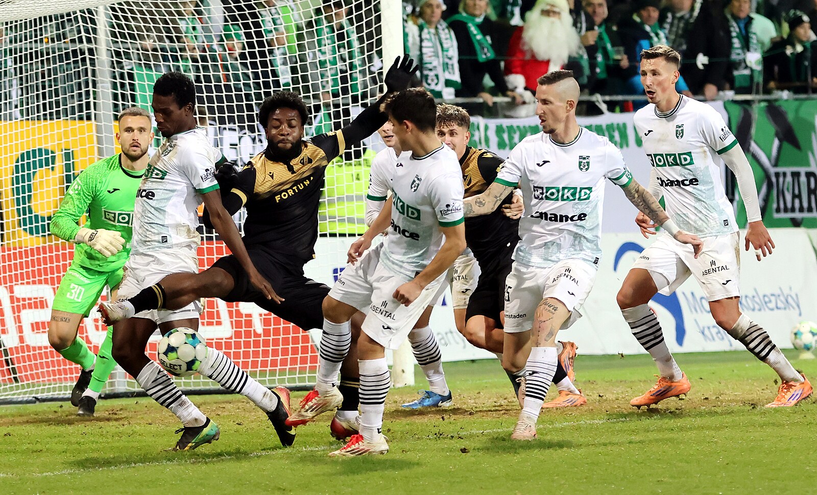 ONLINE: Karviná - Baník 0:0, derby v semifinále poháru. Kdo postoupí dál?