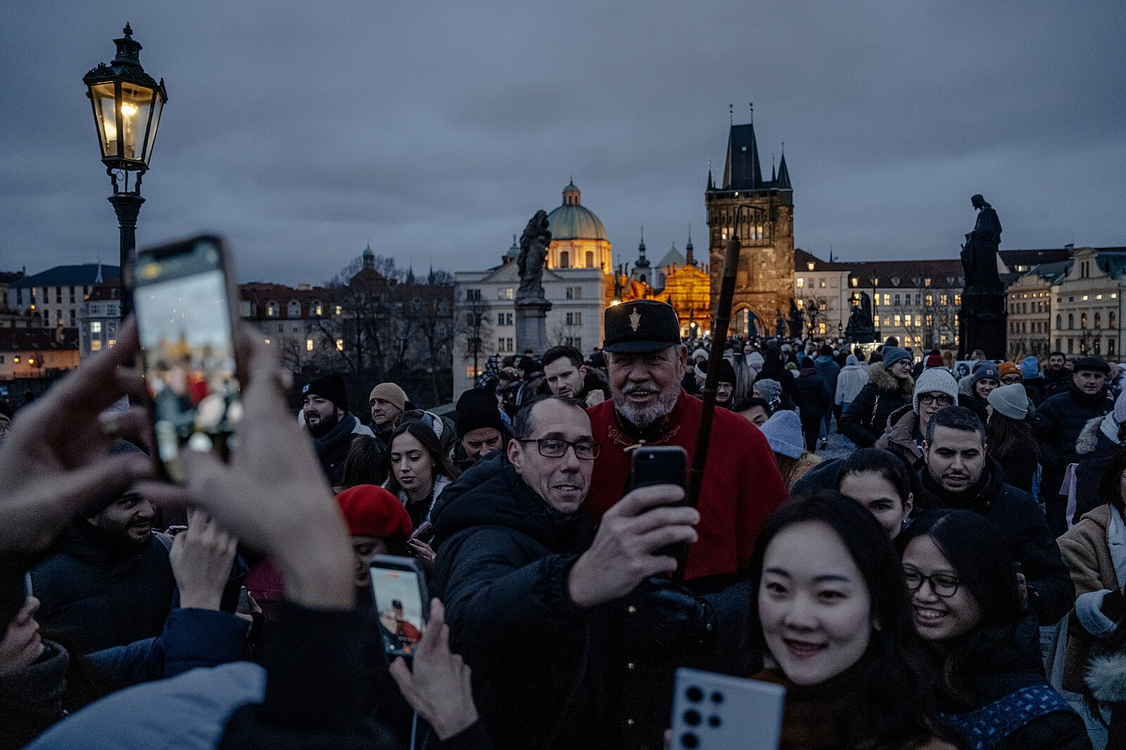 Praha narvaná turisty. Foto měsíce získala série Petra Topiče z MAFRY