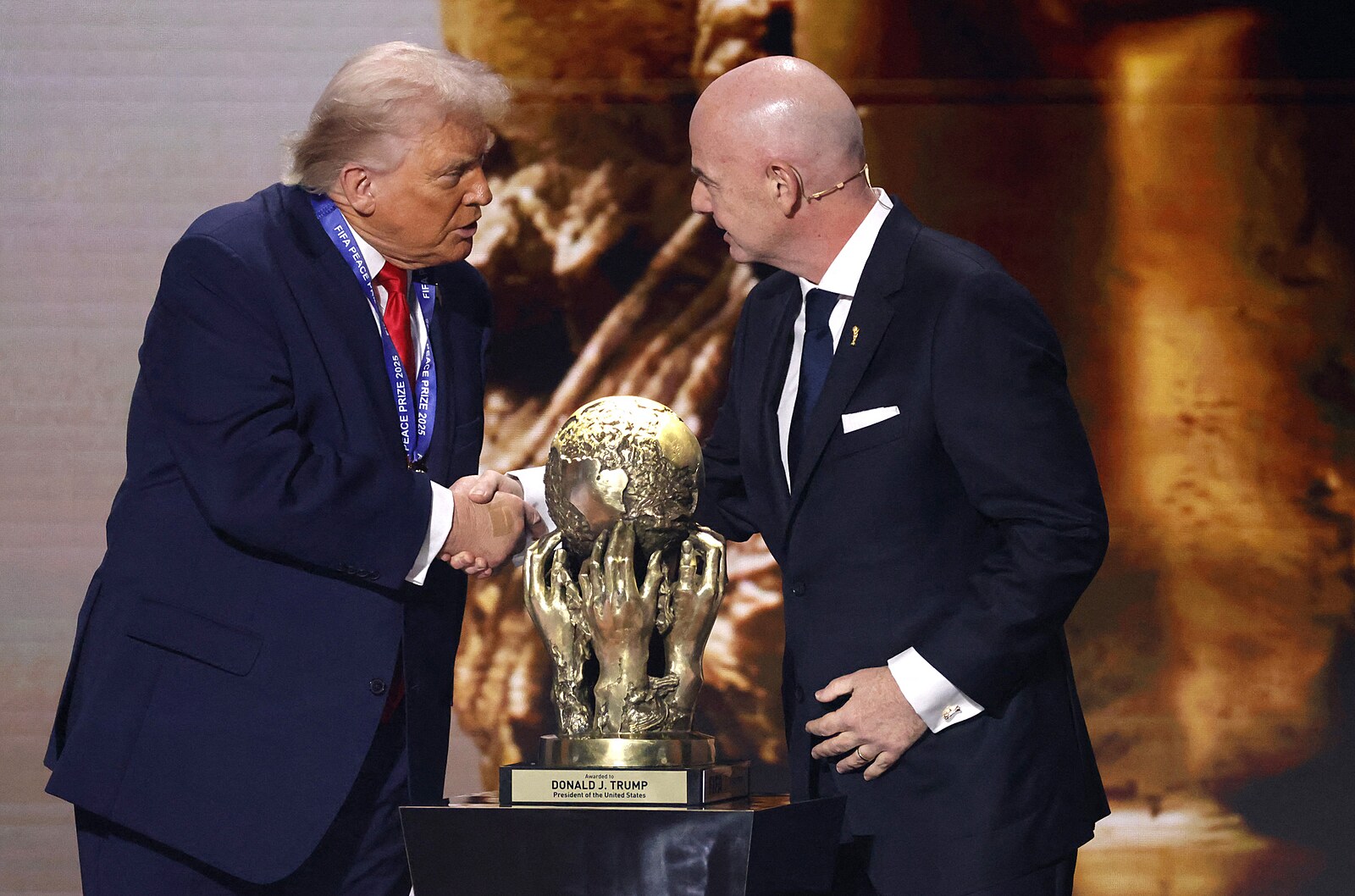 Donald Trump osobně dorazí na finále MS ve fotbale. Šéf FIFA Infantino se na něj těší