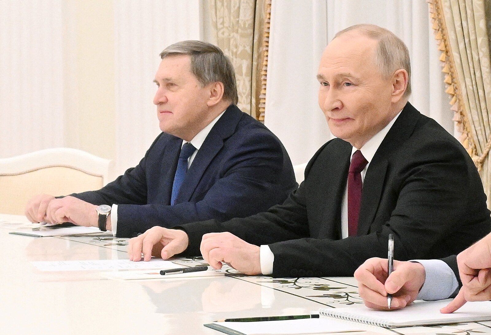 Dlouhodobý mír bez vyřešení územních otázek nebude, řekl Putinův poradce