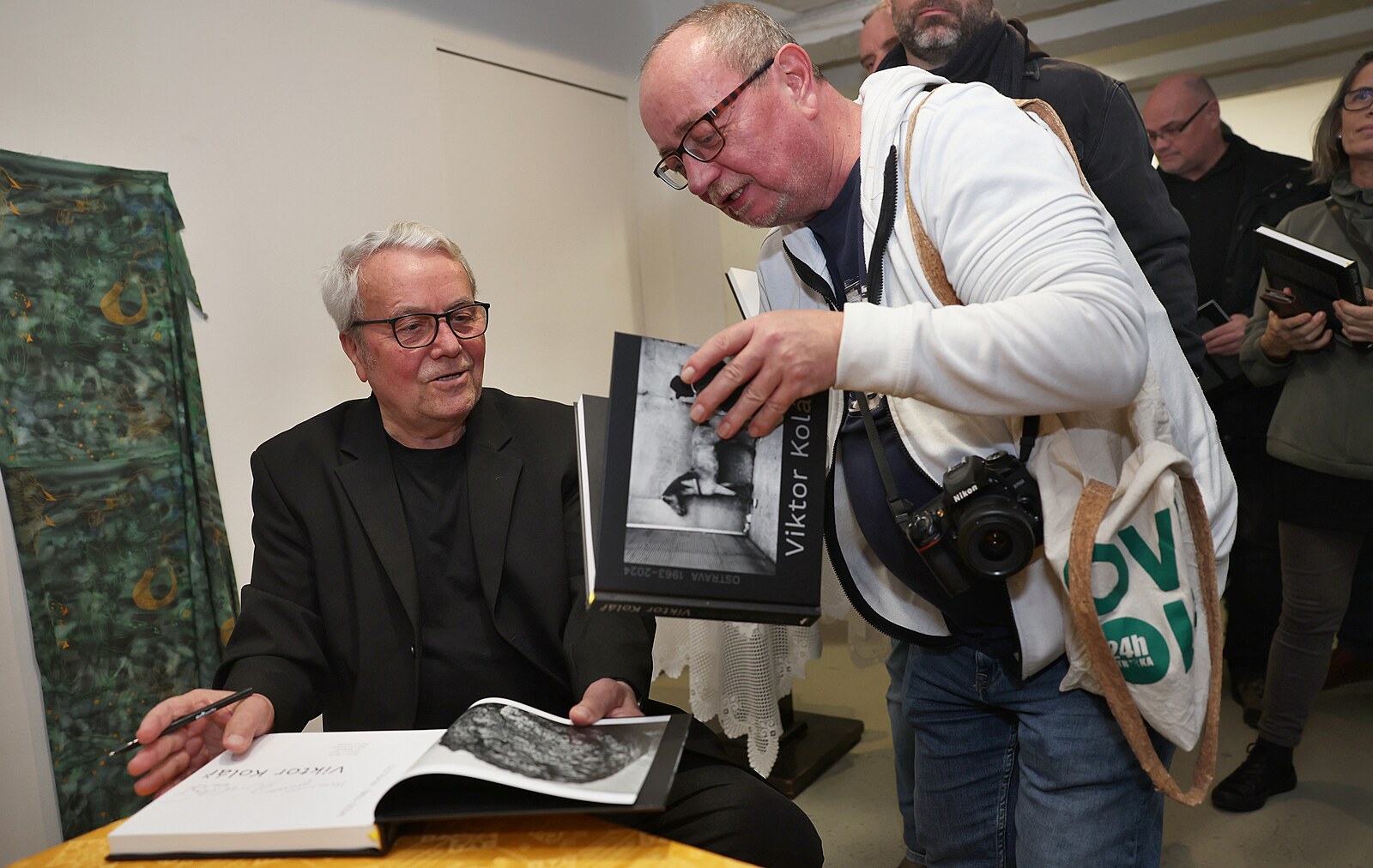 Fotograf Viktor Kolář vydal novou Ostravu, mapuje šedesát let jeho tvorby