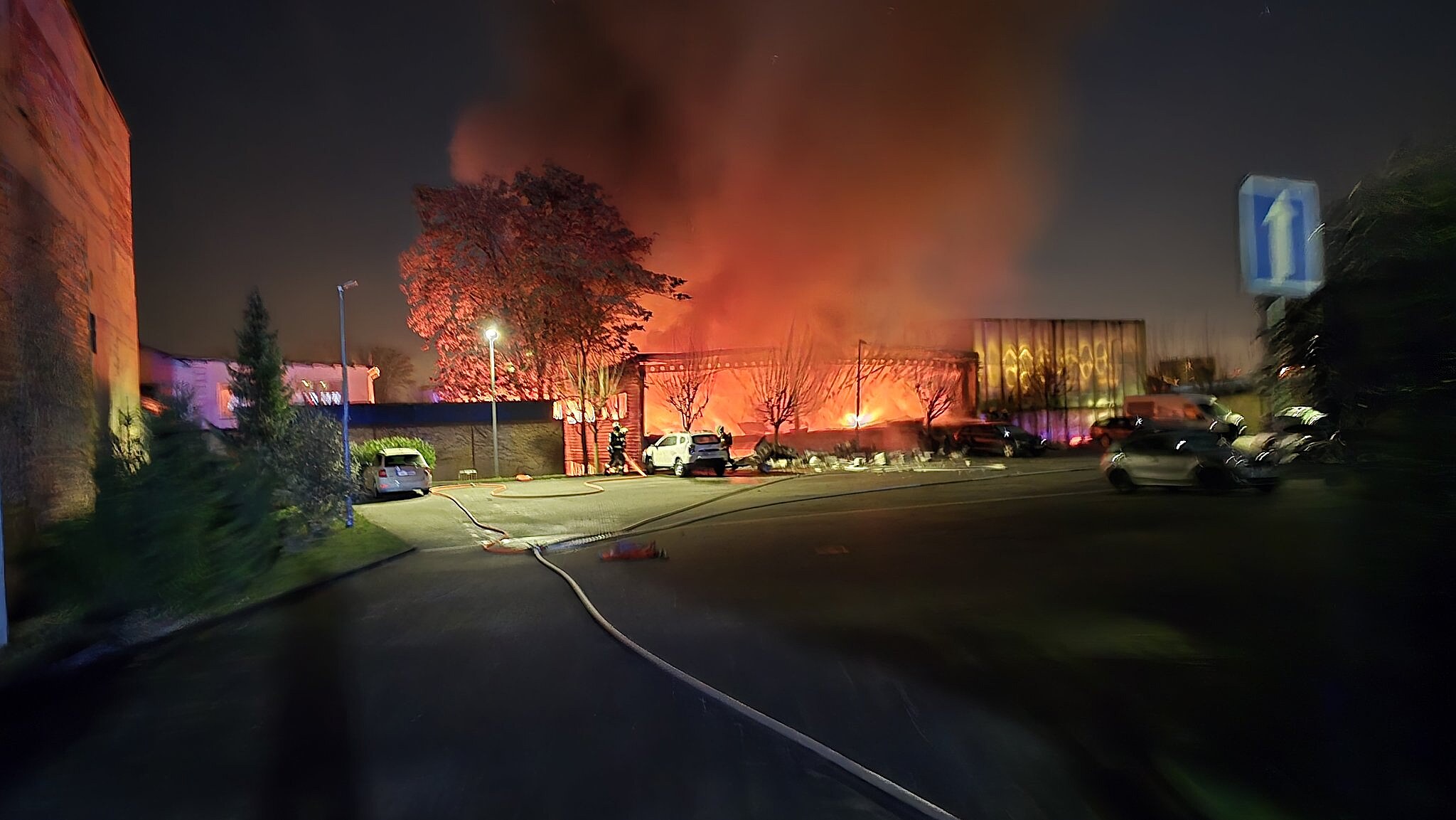 V garážích shořely veterány za miliony