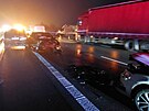 Na d�lnici D1 u Velk�ho Mezi���� bouralo hned p�t aut najednou. (4. prosince...