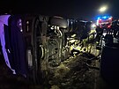 idi nkladnho vozu sjel v Micch do pkopu u silnice. (9. prosince 2025)