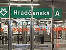 P�d �eny pod metro ve stanici Hrad�ansk� zastavil provoz na lince A. (2....