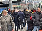 P�d �eny pod metro ve stanici Hrad�ansk� zastavil provoz na lince A. (2....