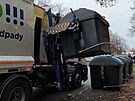 Prvn� svoz odpadu z nov�ch velkoobjemov�ch kontejner� v Ostrav�-Hrab�vce