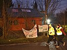 Policie zakro�ila v ostravsk� kolonii Bed�i�ka a zajistila prostor okolo domu,...