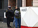 V Mosteck ulici v Brn zemela po napaden noem ena. Podezelho policist...