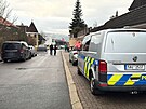 Policist� zasahovali ve Vojtov� ulici v pra�sk�ch Mod�anech, kde p�erostla...
