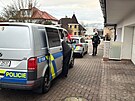 Policist� zasahovali ve Vojtov� ulici v pra�sk�ch Mod�anech, kde p�erostla...